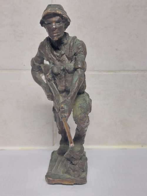 Rare Bronze of South African Soldier ( 17 x 16 x 6 cm )