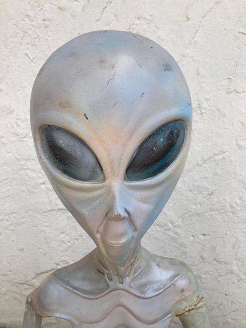 Alien Figurine made of Fibreglass ( 96 cm )