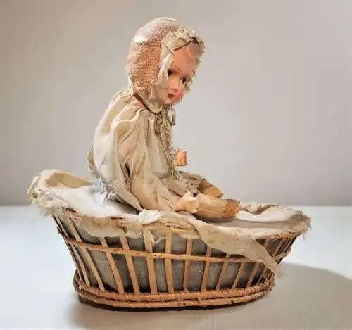 Super Rare Mechanical Bisque Doll ( Automation ) on wheels . ( 29 x 20 x 25 cm )