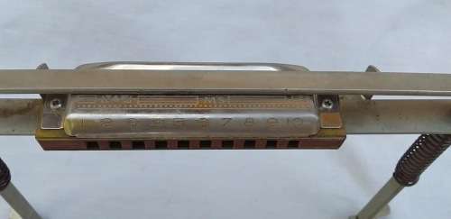 Hohner Blues Harp Harmonica plus Stand ( 10 x 3 x 2 cm , 17 x 14 x 14 cm )