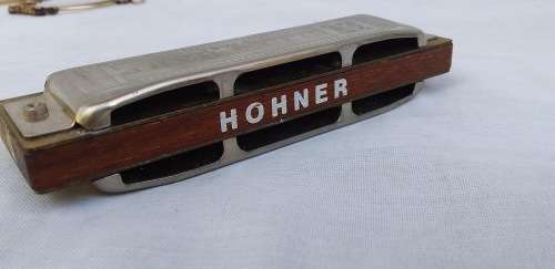 Hohner Blues Harp Harmonica plus Stand ( 10 x 3 x 2 cm , 17 x 14 x 14 cm )