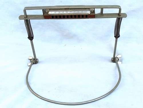Hohner Blues Harp Harmonica plus Stand ( 10 x 3 x 2 cm , 17 x 14 x 14 cm )