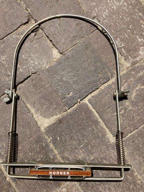 Hohner Blues Harp Harmonica plus Stand ( 10 x 3 x 2 cm , 17 x 14 x 14 cm )