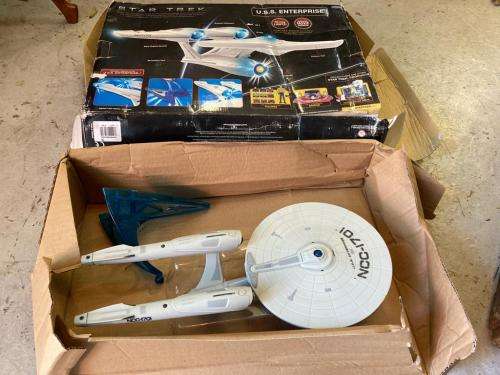 Star Wars : USS Enterprise in Original Box ( 45 x 30 x 10 cm )