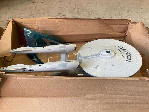 Star Wars : USS Enterprise in Original Box ( 45 x 30 x 10 cm )