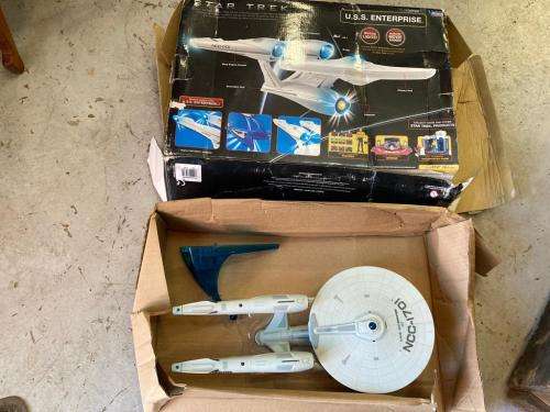 Star Wars : USS Enterprise in Original Box ( 45 x 30 x 10 cm )