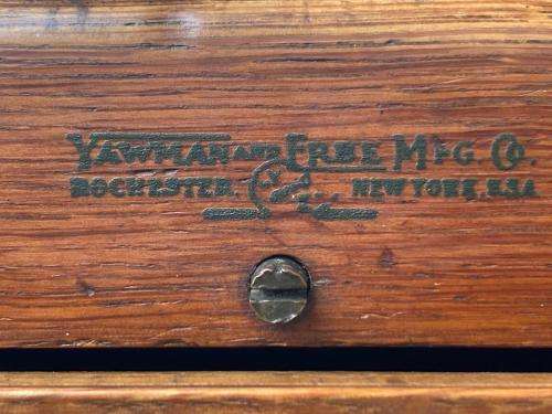 Vintage Oak Filing Cabinet by Yawman & Free , New York ( 141 x 53 x 71 cm )