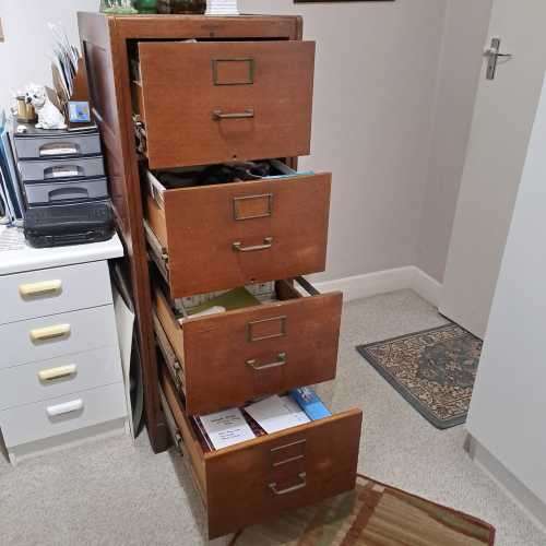 Vintage Oak Filing Cabinet by Yawman & Free , New York ( 141 x 53 x 71 cm )