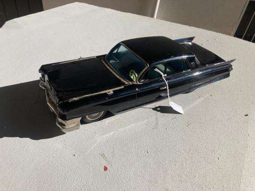 Beautiful Japanese Tinplate Cadillac ( 45 cm )
