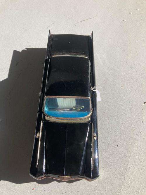 Beautiful Japanese Tinplate Cadillac ( 45 cm )