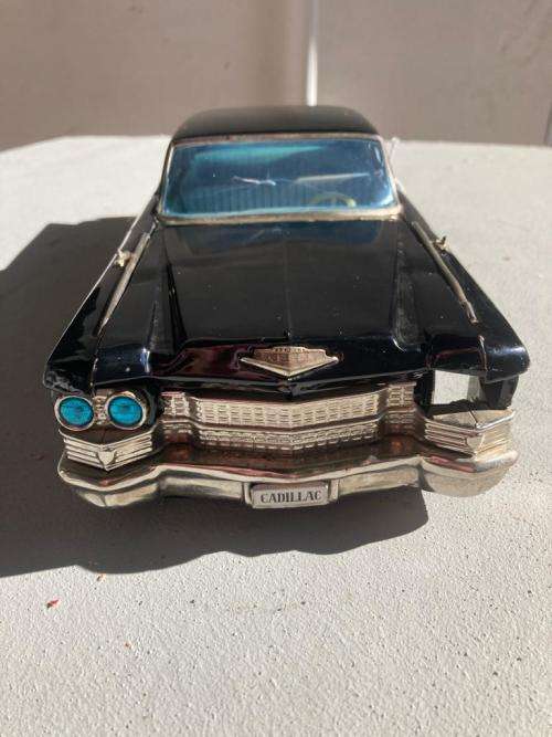 Beautiful Japanese Tinplate Cadillac ( 45 cm )