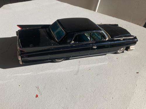 Beautiful Japanese Tinplate Cadillac ( 45 cm )