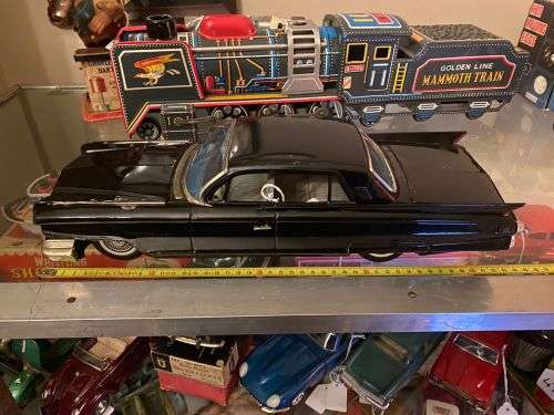 Beautiful Japanese Tinplate Cadillac ( 45 cm )