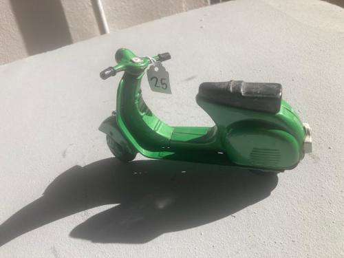 Japanese Tinplate Vespa ( 22 cm )