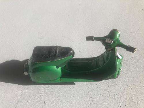 Japanese Tinplate Vespa ( 22 cm )