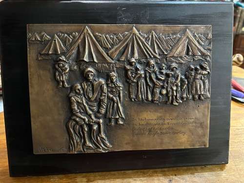 Boer War :Bronze Plaque  Ter Herinnering aan Vroue en Kinders wat in Konsentrasiekampe gesterf het