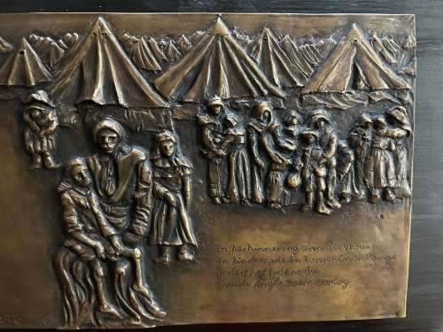 Boer War :Bronze Plaque  Ter Herinnering aan Vroue en Kinders wat in Konsentrasiekampe gesterf het