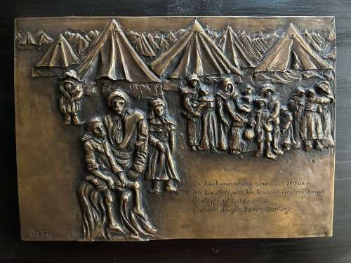Boer War :Bronze Plaque  Ter Herinnering aan Vroue en Kinders wat in Konsentrasiekampe gesterf het