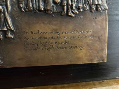 Boer War :Bronze Plaque  Ter Herinnering aan Vroue en Kinders wat in Konsentrasiekampe gesterf het