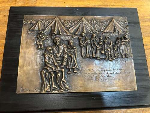 Boer War :Bronze Plaque  Ter Herinnering aan Vroue en Kinders wat in Konsentrasiekampe gesterf het