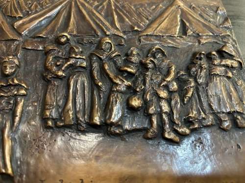 Boer War :Bronze Plaque  Ter Herinnering aan Vroue en Kinders wat in Konsentrasiekampe gesterf het