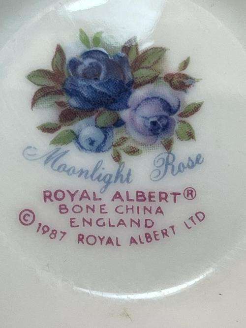 Royal Albert Moonlight Rose 21 pc Teaset in good condition