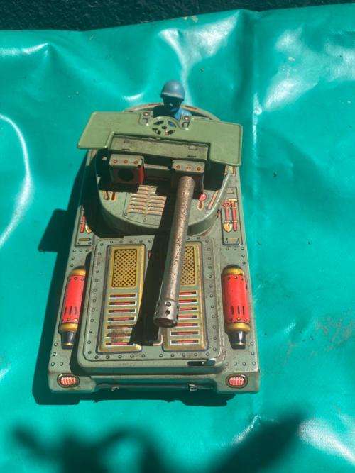 Japanese Tinplate Battery Operated Tank ( 22 cm )