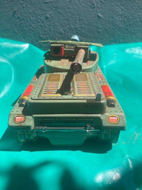 Japanese Tinplate Battery Operated Tank ( 22 cm )