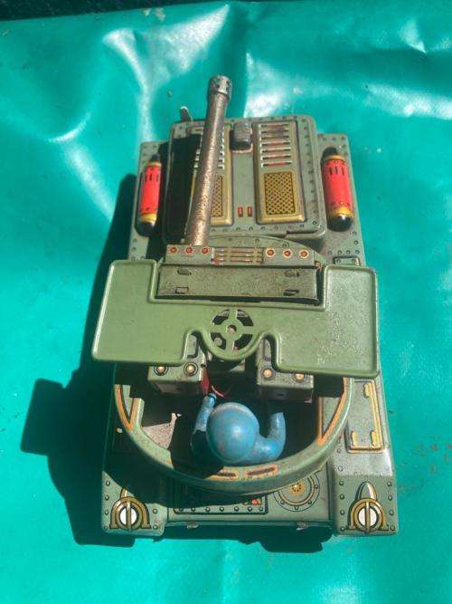 Japanese Tinplate Battery Operated Tank ( 22 cm )