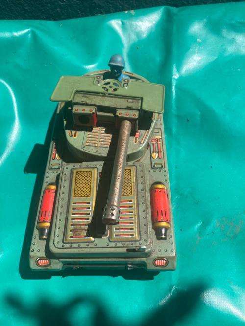 Japanese Tinplate Battery Operated Tank ( 22 cm )