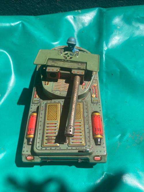 Japanese Tinplate Battery Operated Tank ( 22 cm )