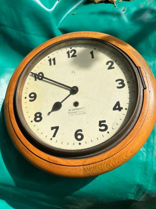 Oak Cased Station Clock ( N. Lipschitz, Oudshoorn, 35 cm Diameter )