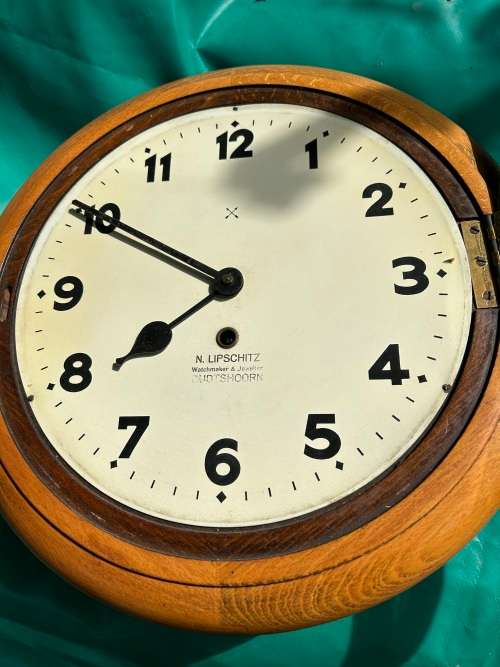 Oak Cased Station Clock ( N. Lipschitz, Oudshoorn, 35 cm Diameter )