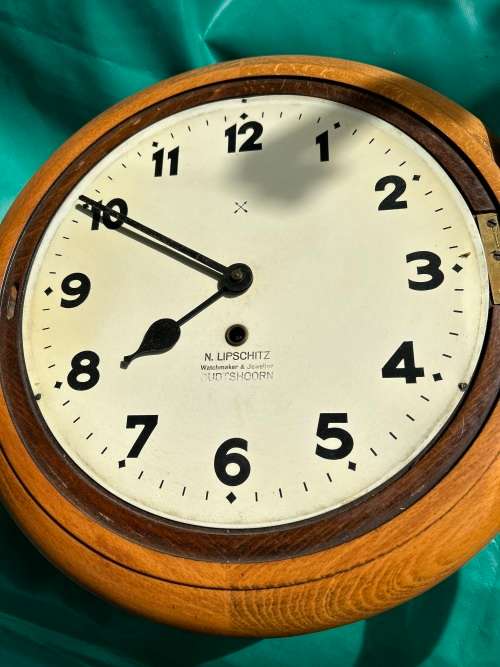 Oak Cased Station Clock ( N. Lipschitz, Oudshoorn, 35 cm Diameter )