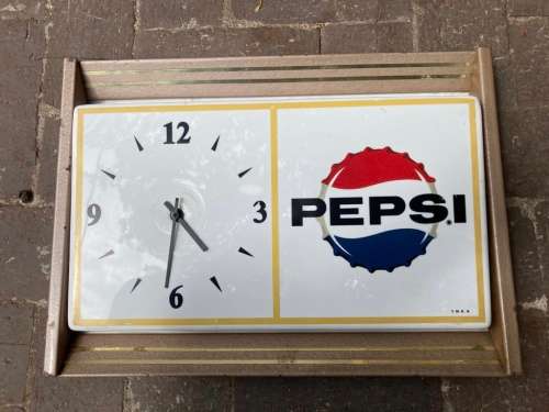 Vintage Pepsi Advertising Wall Clock ( 43 x 31 x 30 cm )