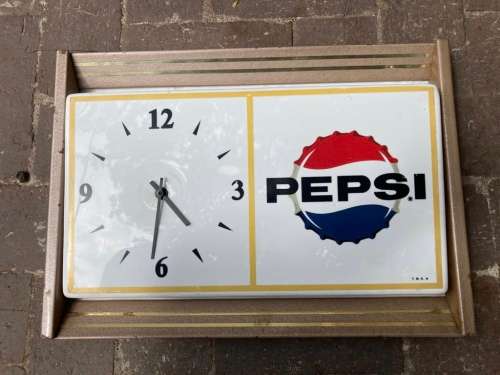 Vintage Pepsi Advertising Wall Clock ( 43 x 31 x 30 cm )