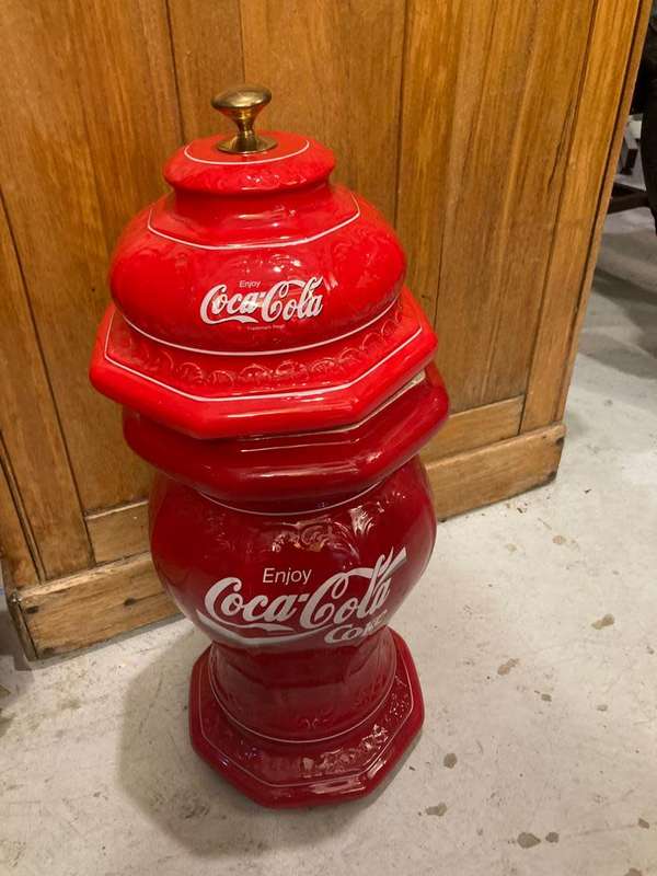 Beautiful,Porcelain Coke Soda Fountain ( 54 x 22 cm )