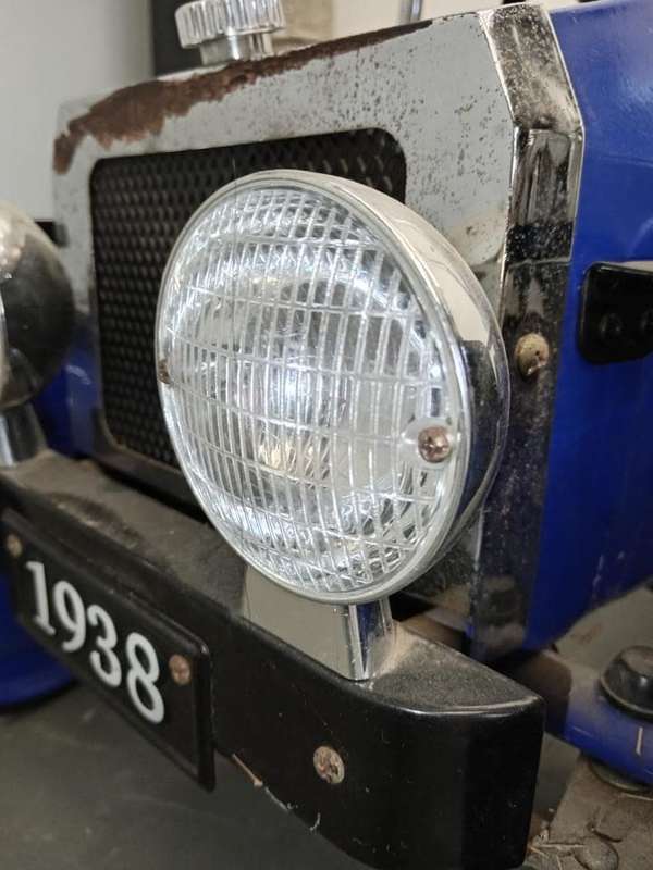 Vintage Metal Pedal Car ( 96 x 46 x 43 cm )