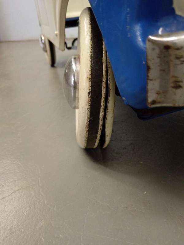 Beautiful Pedal Car ( Used in Sanlam ad, 100 x 40 x 52 cm )