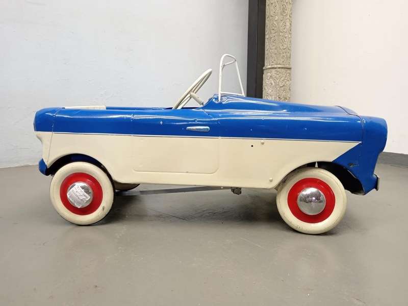 Beautiful Pedal Car ( Used in Sanlam ad, 100 x 40 x 52 cm )