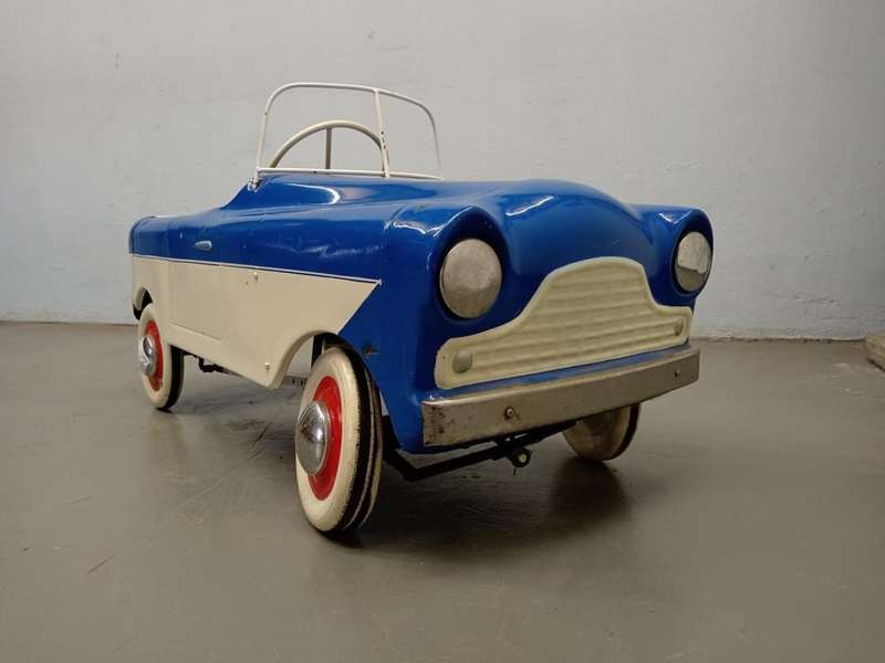 Beautiful Pedal Car ( Used in Sanlam ad, 100 x 40 x 52 cm )