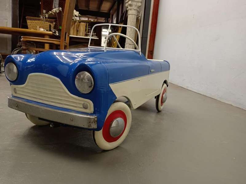 Beautiful Pedal Car ( Used in Sanlam ad, 100 x 40 x 52 cm )