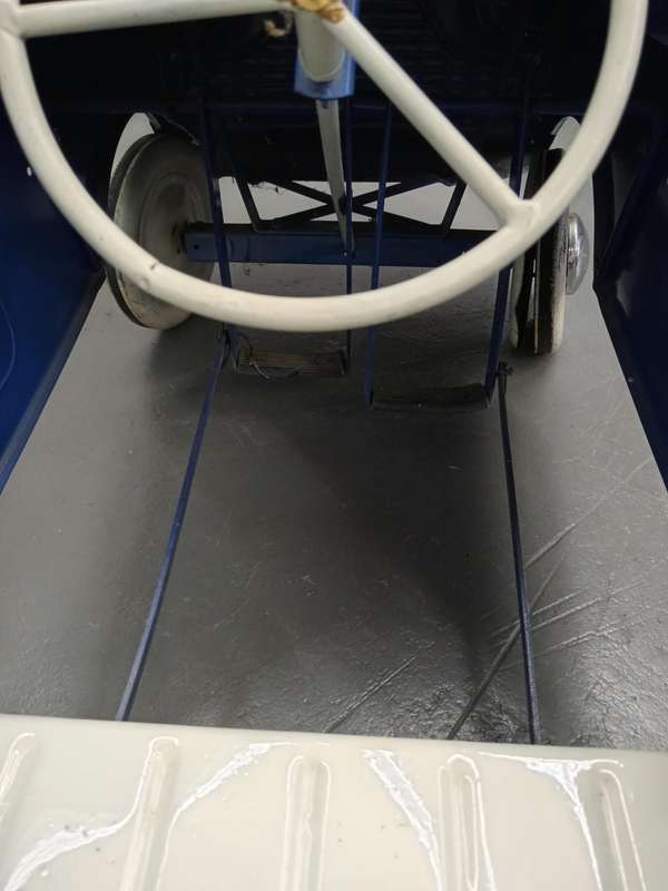 Beautiful Pedal Car ( Used in Sanlam ad, 100 x 40 x 52 cm )