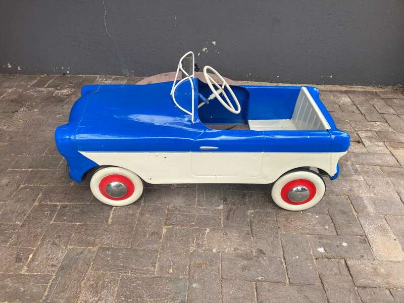 Beautiful Pedal Car ( Used in Sanlam ad, 100 x 40 x 52 cm )