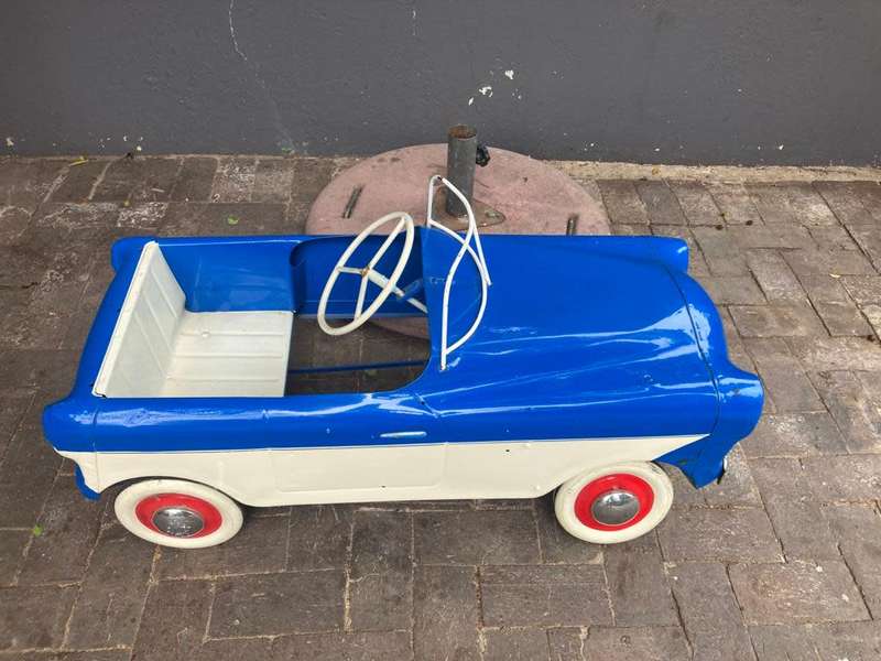 Beautiful Pedal Car ( Used in Sanlam ad, 100 x 40 x 52 cm )