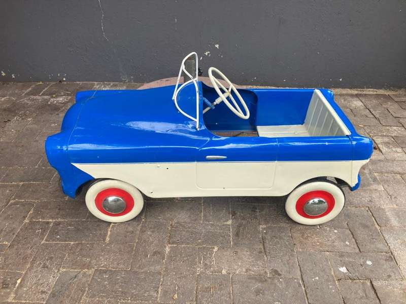 Beautiful Pedal Car ( Used in Sanlam ad, 100 x 40 x 52 cm )