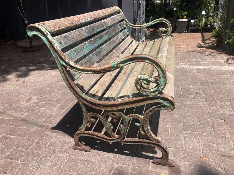 Beautiful Original Victorian Cast Iron Garden Bench ( 157 x 82 x 67 cm )