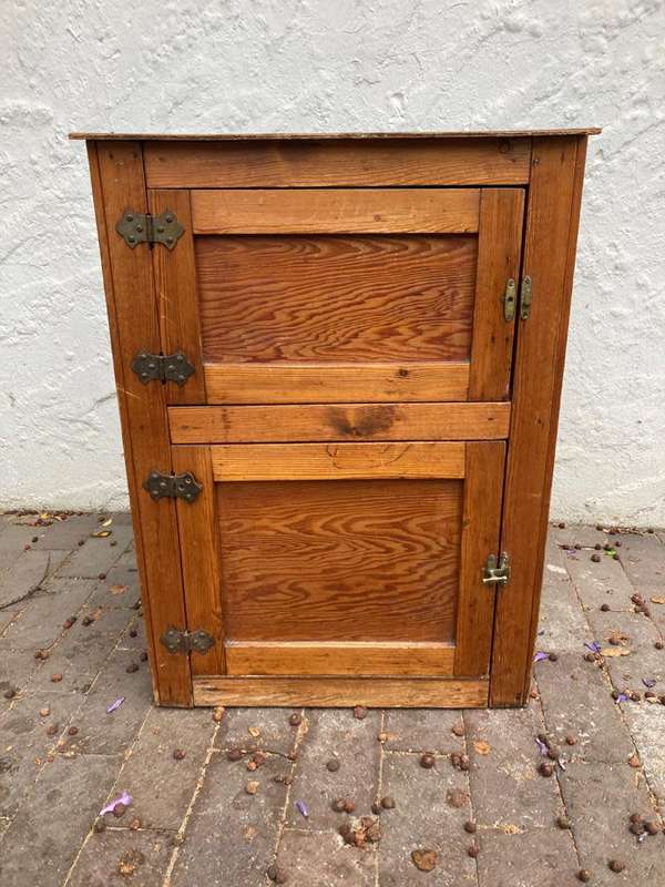 Converted Oregan Icebox ( 57 x 43 x 77 cm )