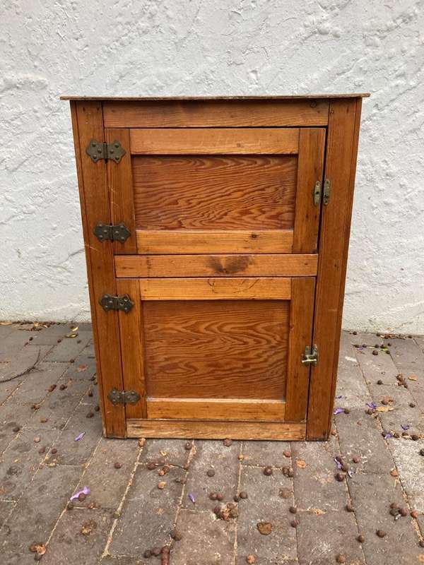 Converted Oregan Icebox ( 57 x 43 x 77 cm )