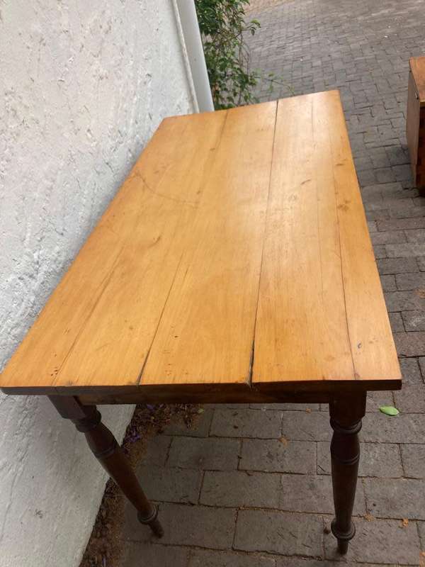 Cape Yellowood And Stinkwood Table ( 127 x 64 x 74 cm )